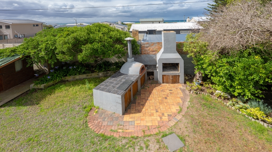 5 Bedroom Property for Sale in Struisbaai Western Cape